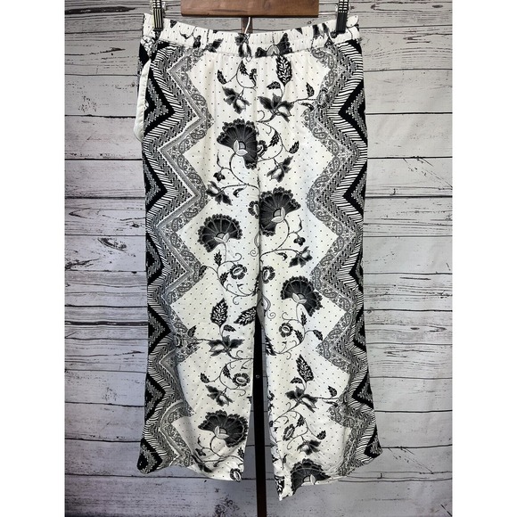 Anthropologie Pants - Anthropologie Ettitwa Cropped Pants Womens Small Black White Floral Capri Lined